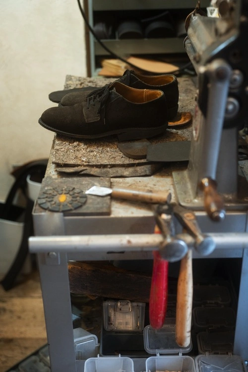 Enger Schuh als Ursache für Hallux Valgus